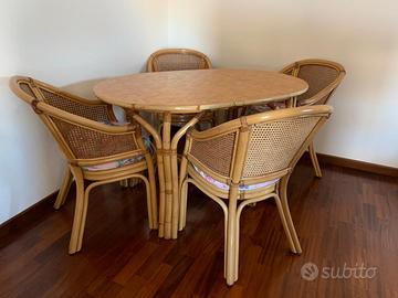 Tavolo ovale in vimini con 4 sedie