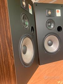 Splendidi diffusori JBL TLX8