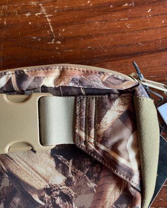 Hershel marsupio con etichetta