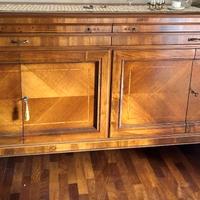 mobile in stile puro legno e intarsi