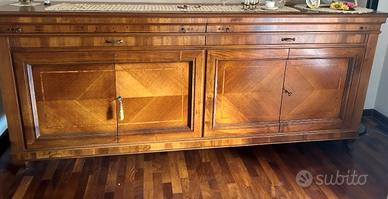 mobile in stile puro legno e intarsi