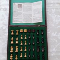 scacchiera in materiale plastico