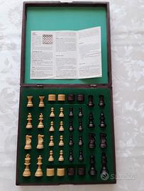 scacchiera in materiale plastico