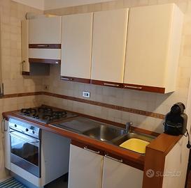 Cucina usata come da foto.