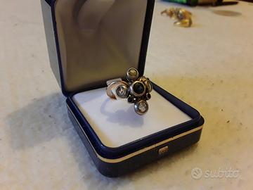 Anello antico (800)a croce in oro con zaffiri