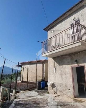 CASA SEMINDIPENDENTE A CERVARA DI ROMA