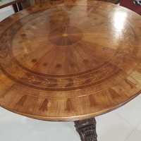 Tavolo stilizzato antico