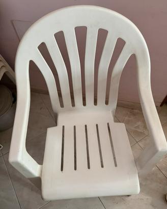 Sedie bianche per giardino