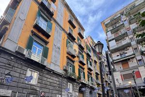 2 LOCALI A NAPOLI