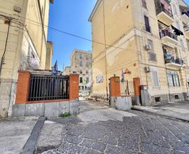 2 LOCALI A NAPOLI