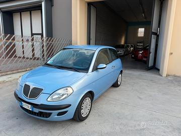 Lancia Ypsilon 1.2 16V Platino