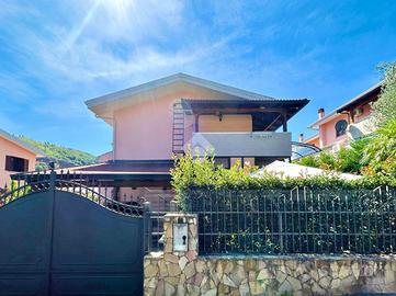 PORZIONE DI TRIFAMILIARE A MENDICINO