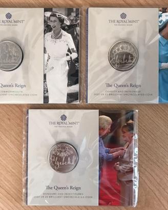 The Royal Mint The Queen's Reign UK £5 unc coins