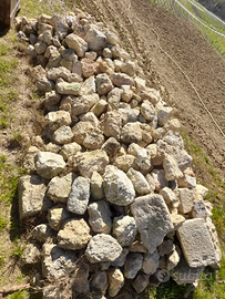 Sassi tufo blocchi squadrati faccia vista