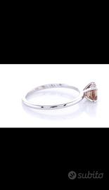 anello con diamante 