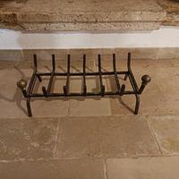 alare porta legna in ferro con pomelli in ottone 