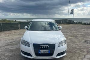 Audi A3 1.6 TDI allestimento base ambiente