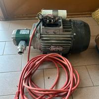 Motore elettrico con pompa olio