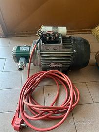 Motore elettrico con pompa olio
