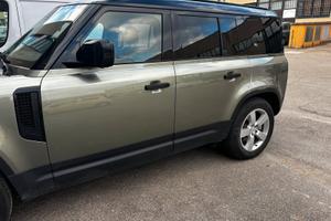 Land Rover Defender 110