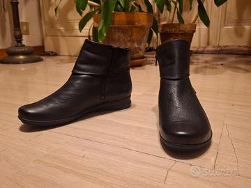 Stivavetto nero in pelle Mephisto donna