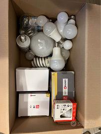 Stock Lampadine e 16 Faretti Led
