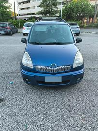 Toyota Yaris blu anno 2005
