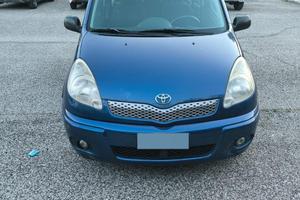 Toyota Yaris blu anno 2005