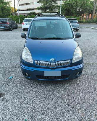 Toyota Yaris blu anno 2005