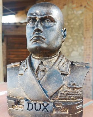 Statua Mussolini