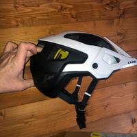 Casco cube strover mips