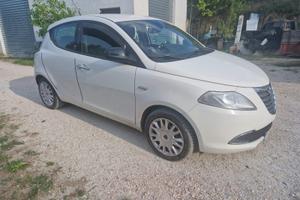 Lancia y