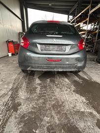 Vendiamo ricambi Peugeot 208 5p anno2014