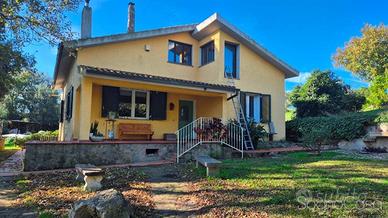 Rustico / Casale di 246 m² con più di 5 locali a M