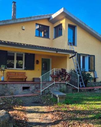 Rustico / Casale di 246 m² con più di 5 locali a M