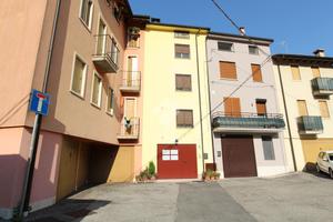 VILLA A SCHIERA CENTRALE A SAN PIETRO MUSSOLINO