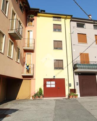 VILLA A SCHIERA CENTRALE A SAN PIETRO MUSSOLINO