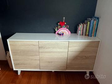 Mobile credenza/madia bianca con ante effetto legn