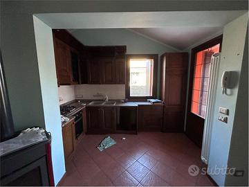 Porzione di casa con scoperto