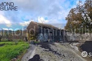 Terreno 10.000 mq con rustici a sant'alfio