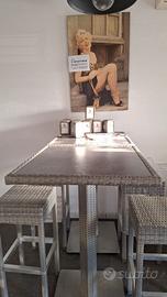 Tavolini con sgabelli