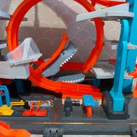 Garage hot wheels squalo