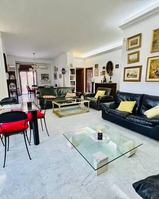 Appartamento di 195 m² con 3 locali e box auto a A