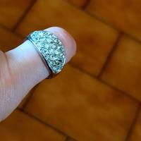 Anello con brillantini