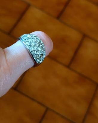 Anello con brillantini