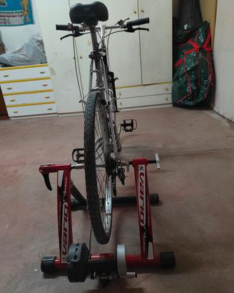 rullo con bicicletta per allenamento 