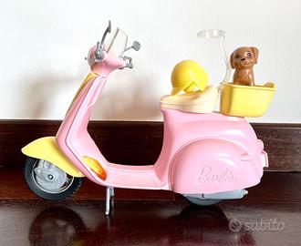 Scooter di Barbie con cagnolino e casco Mattel