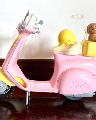 Scooter di Barbie con cagnolino e casco Mattel