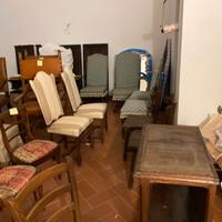 sedie di vario tipo damascate, in paglia, in cuoio