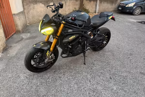 Triumph speed triple 1200 rs
